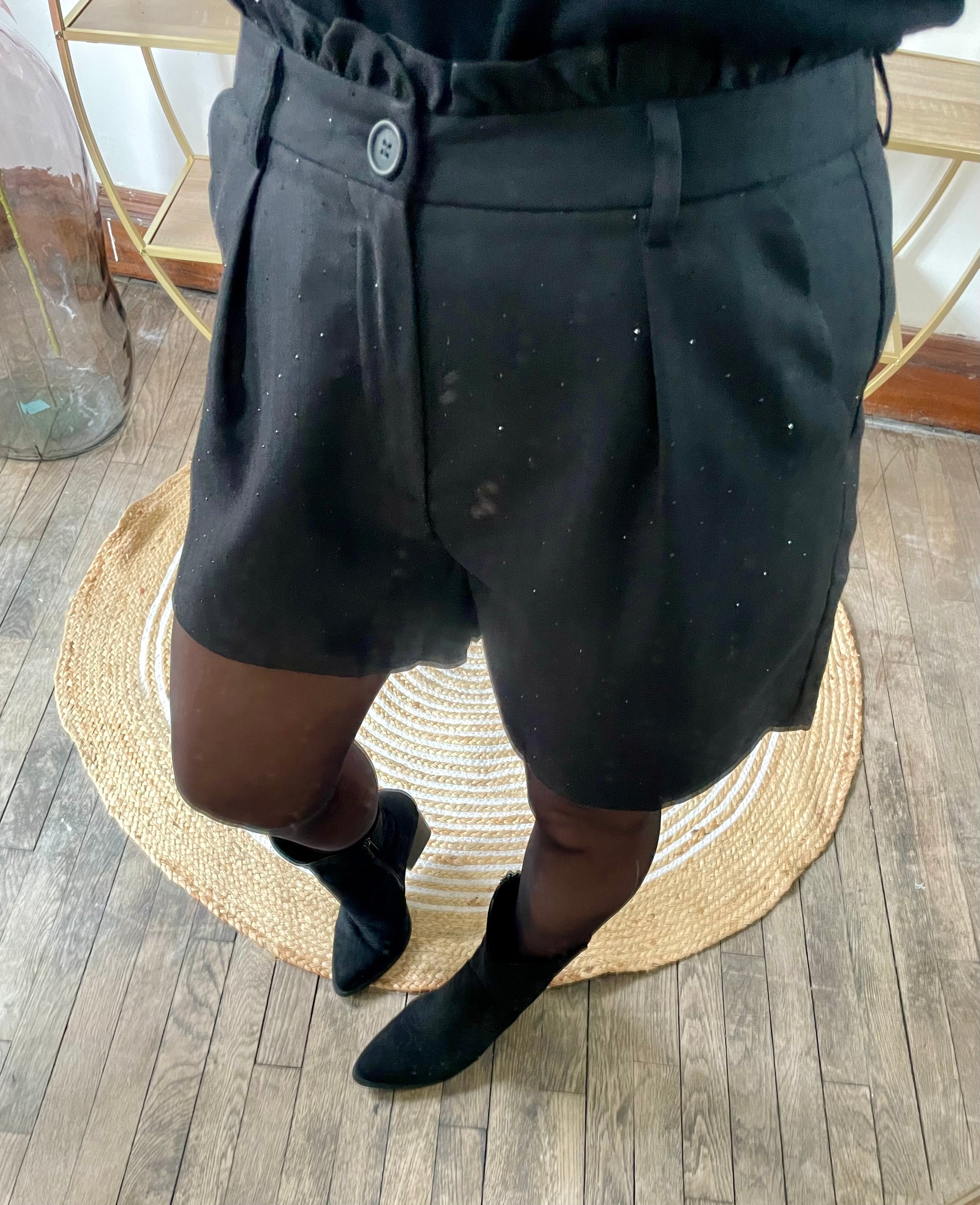 Short clouté noir