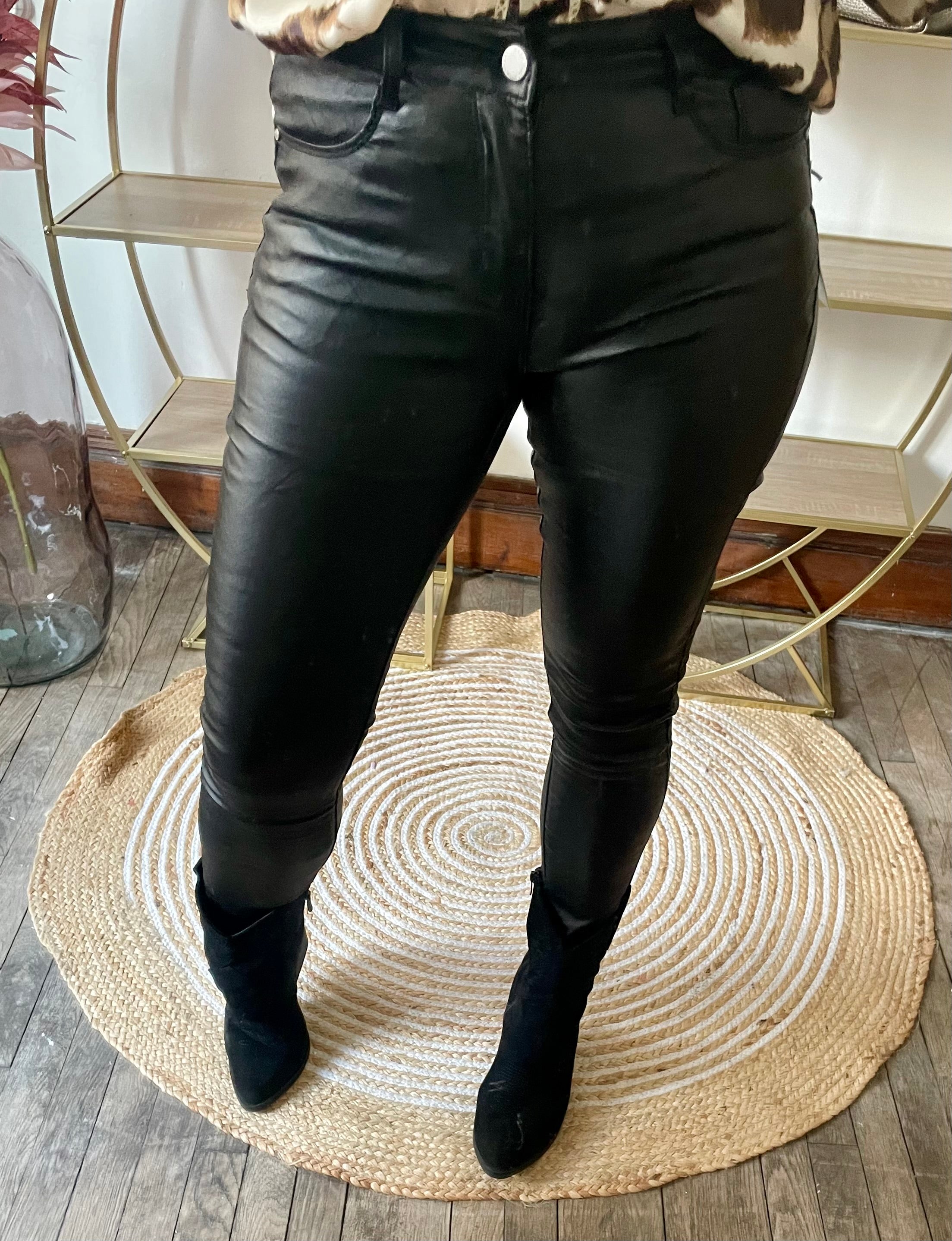 Slim enduit similicuir noir