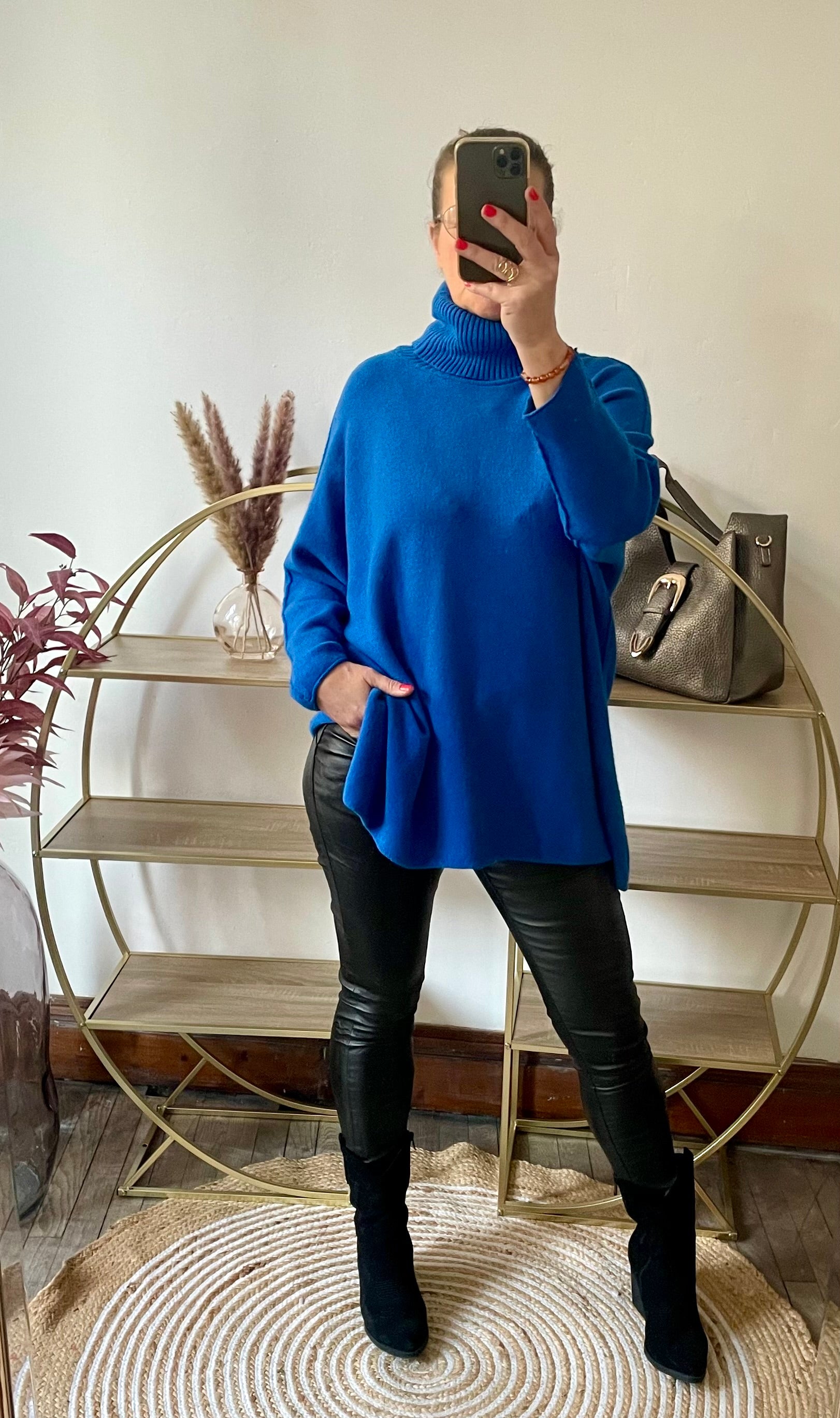 Pull long col roulé oversize bleu roi