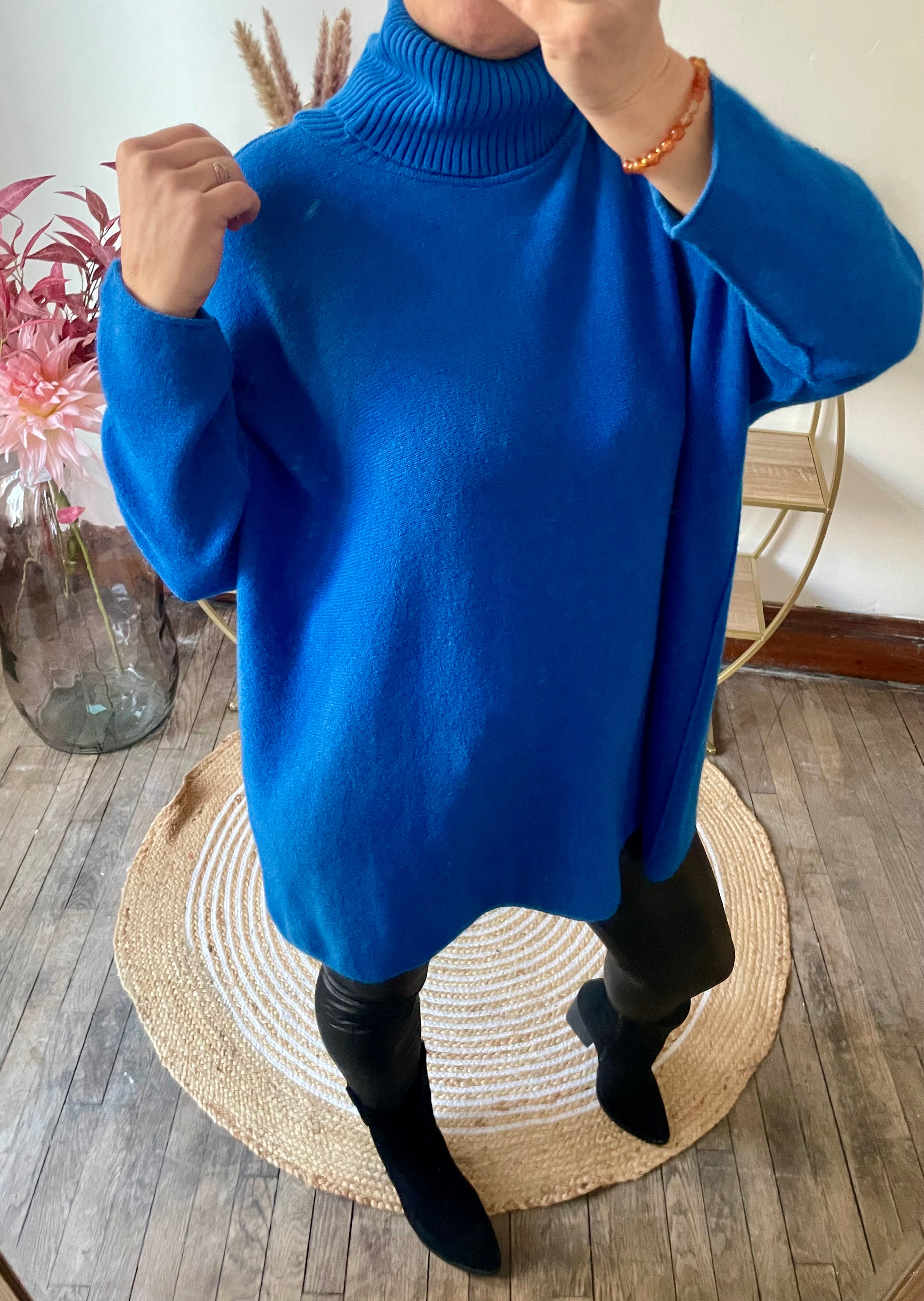 Pull long col roulé oversize bleu roi