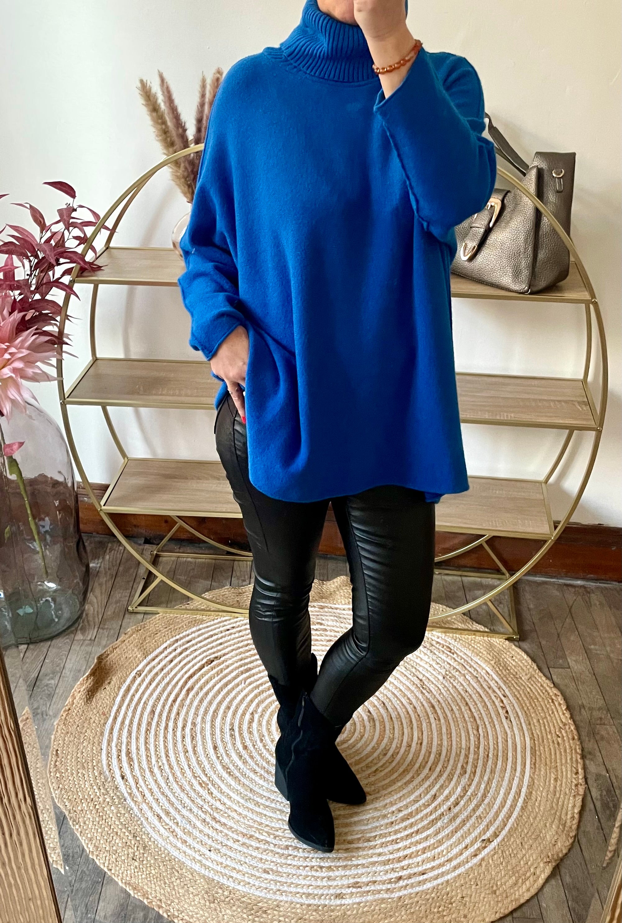 Pull long col roulé oversize bleu roi